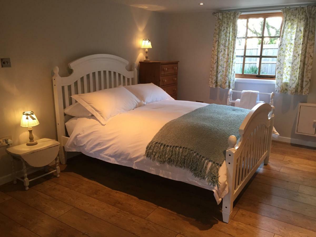 Stapehill Lodge B&B Hampreston Dış mekan fotoğraf