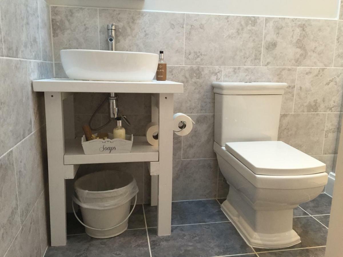 Stapehill Lodge B&B Hampreston Dış mekan fotoğraf
