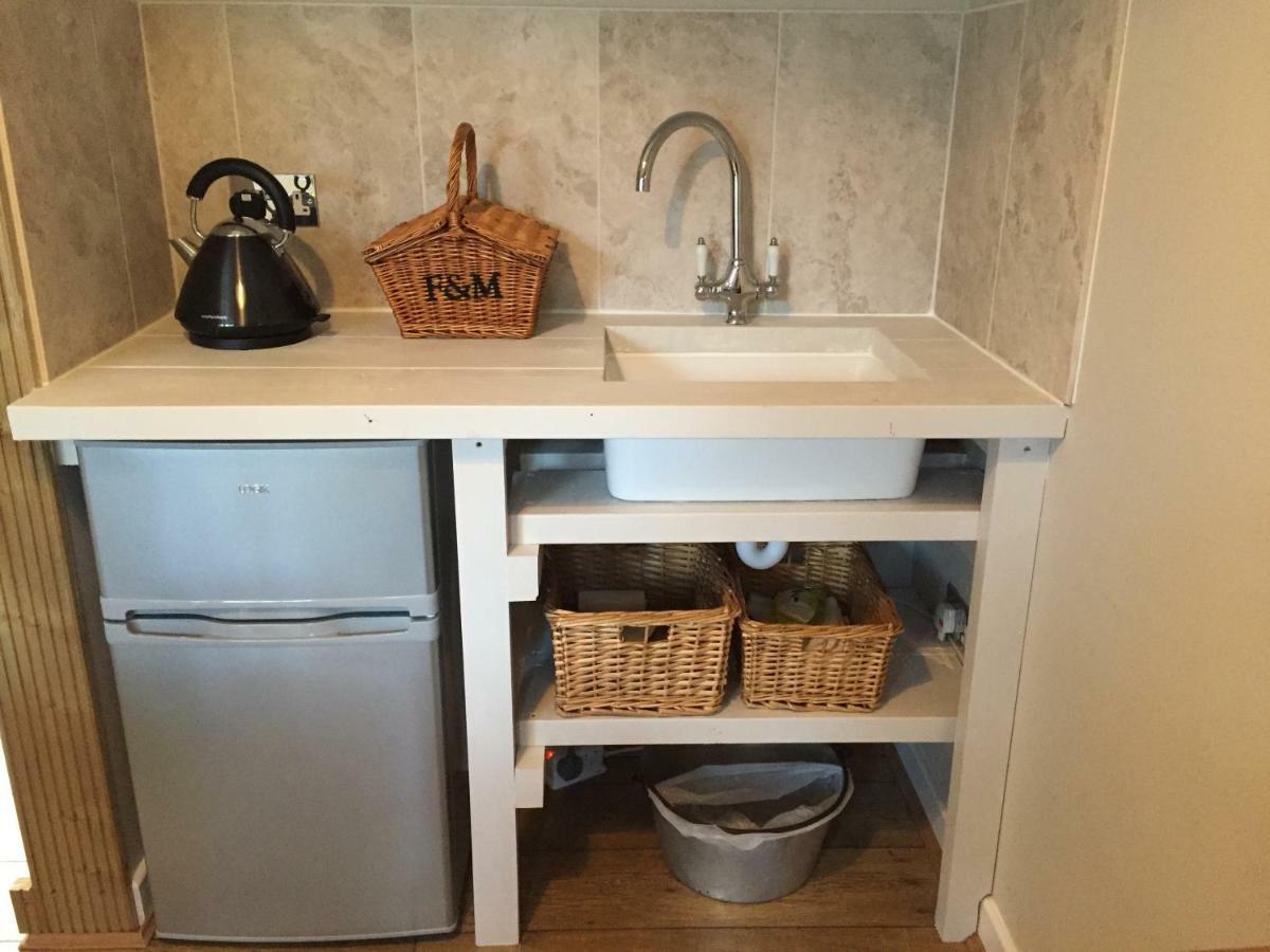 Stapehill Lodge B&B Hampreston Dış mekan fotoğraf