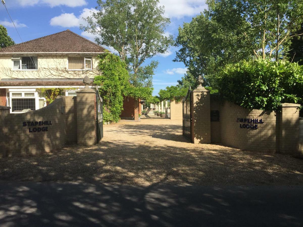 Stapehill Lodge B&B Hampreston Dış mekan fotoğraf