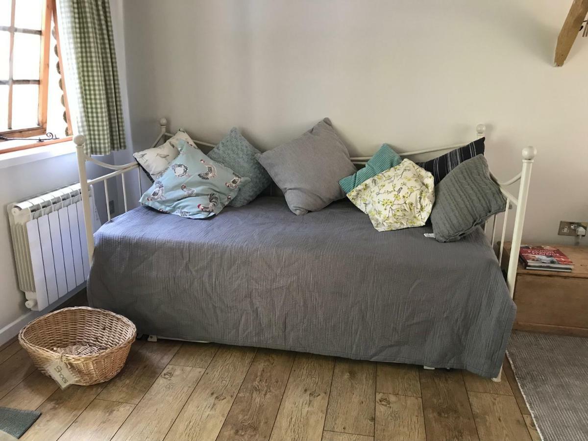 Stapehill Lodge B&B Hampreston Dış mekan fotoğraf