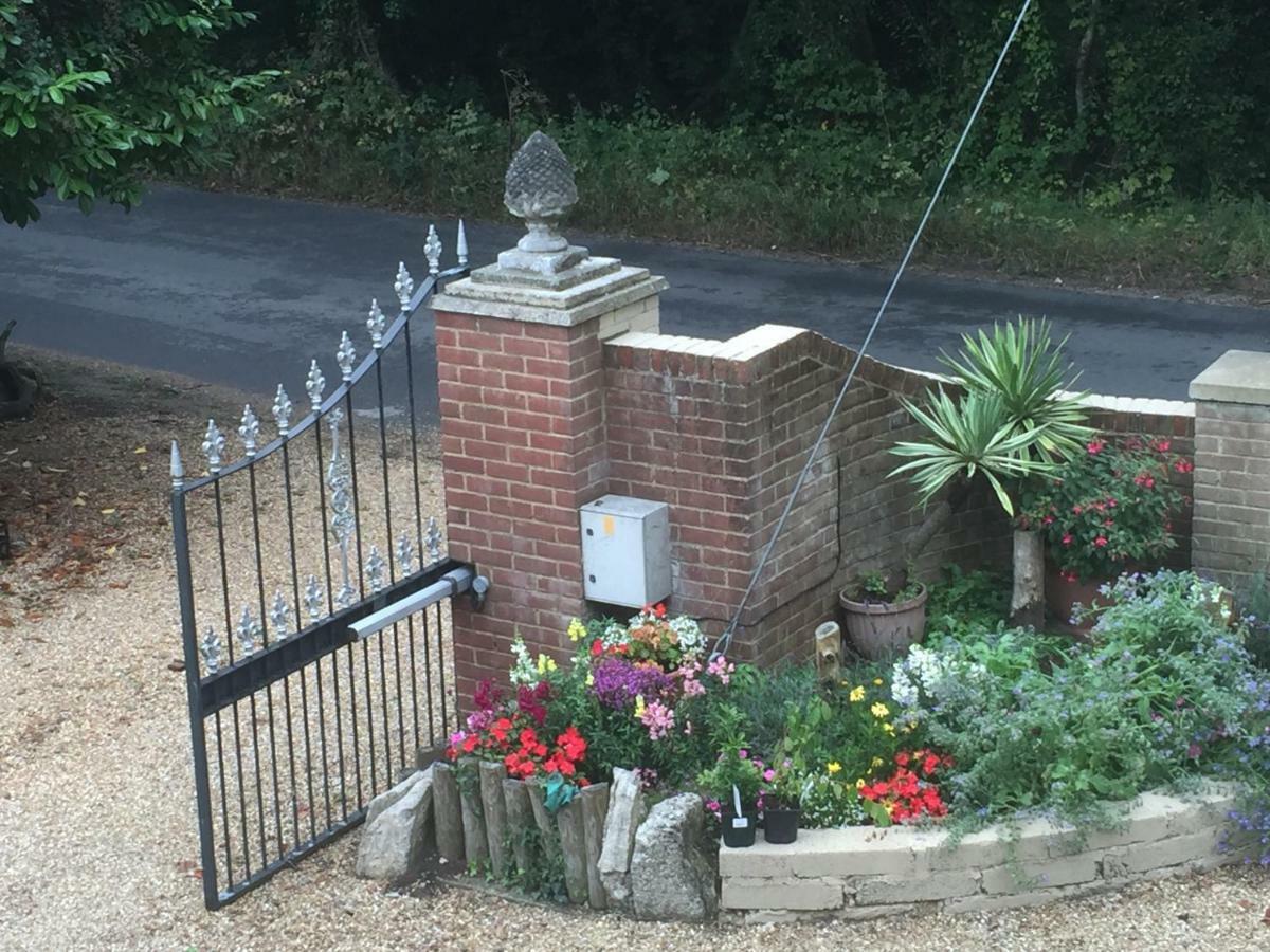 Stapehill Lodge B&B Hampreston Dış mekan fotoğraf